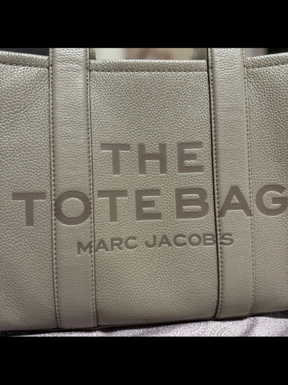 Marc Jacobs The Leather Medium Tote Bag